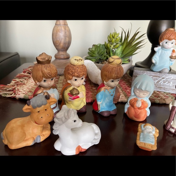 11 piece Nativity Set - Picture 2 of 8